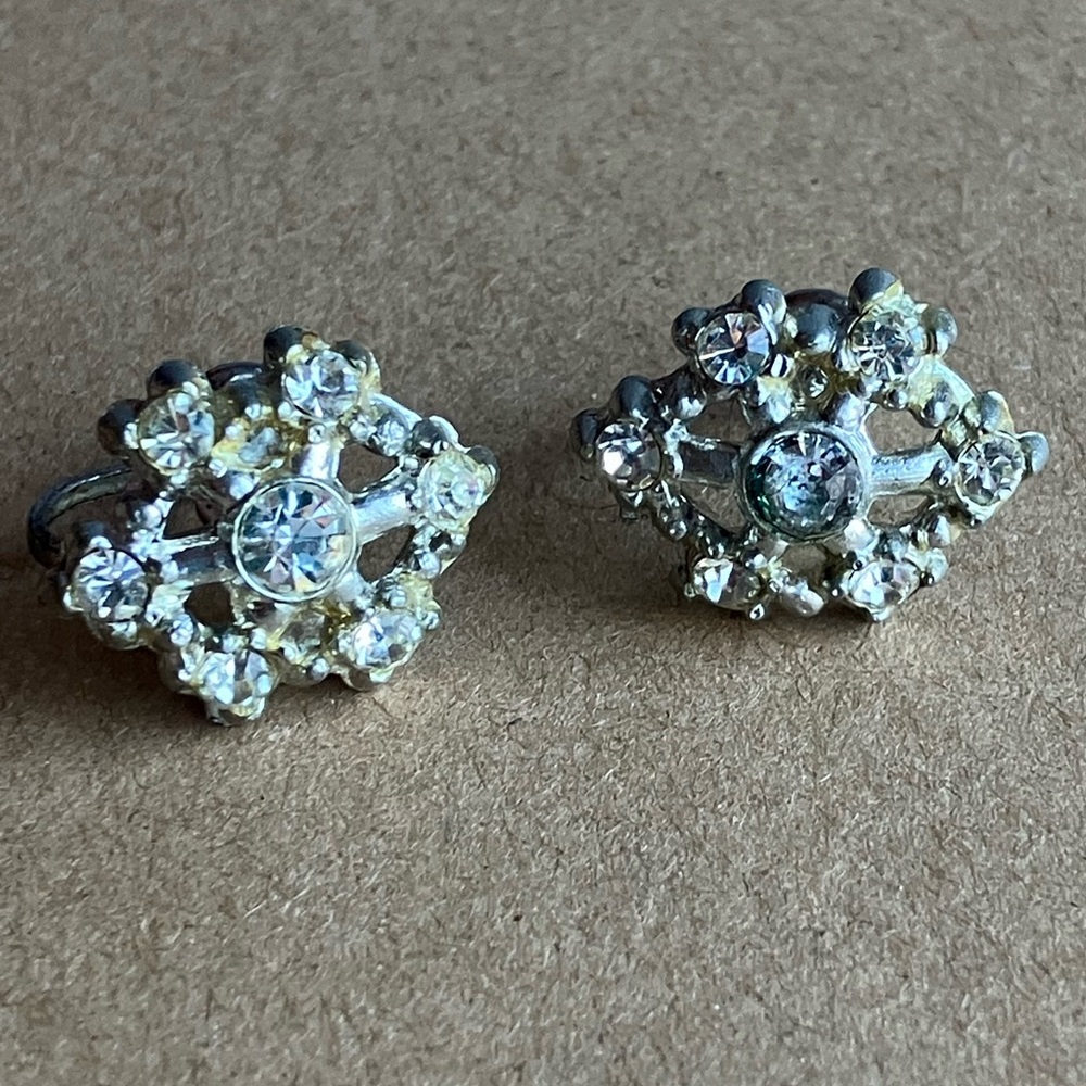Vintage Snowflake Christmas rhinestone silver tone screw back earrings